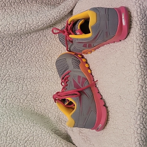 Reebok ladies Sublite foam 9.5 size running shoes. Excellent condition. - Picture 2 of 6